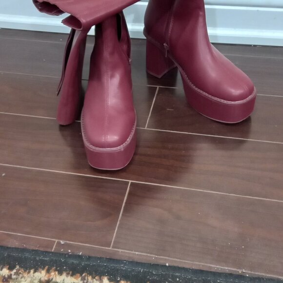 boots - Picture 1 of 3